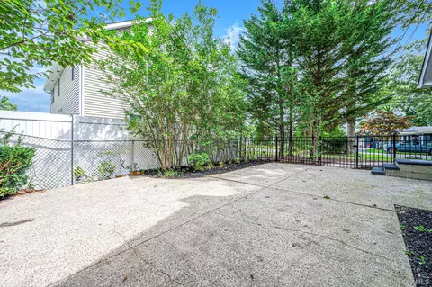 Exterior - 194 Phyllis Dr, Patchogue, NY 11772 photo 6 of 7