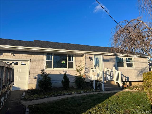 31 Stockton St, Brentwood, NY 11717