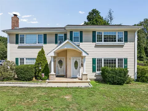 17 Parr Dr, Lake Ronkonkoma, NY 11779