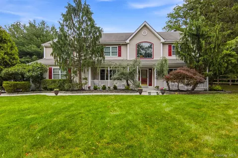 151 Gnarled Hollow Rd, Setauket, NY 11733