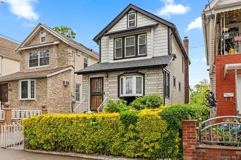 10257 189th St, New York, NY 11423