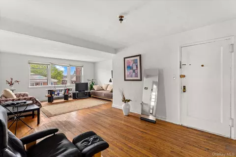 Living - 138-29 68th Dr #3C, Flushing, NY 11367 photo 2 of 4