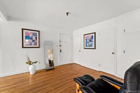Living - 138-29 68th Dr #3C, Flushing, NY 11367 photo 3 of 4