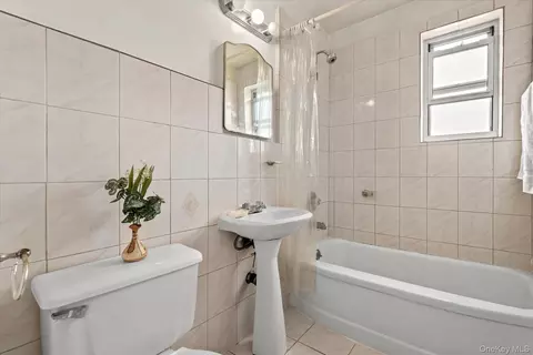 Bath - 138-29 68th Dr #3C, Flushing, NY 11367 photo 1 of 1