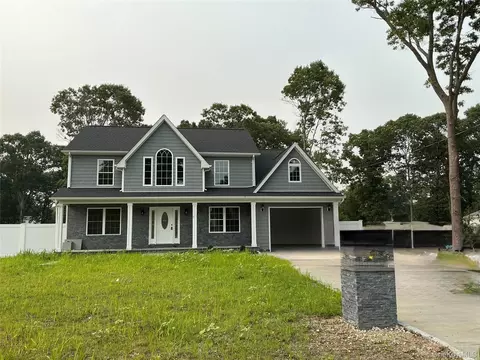 37 Pentmoor Dr, Mastic, NY 11950
