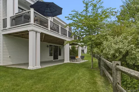 Exterior - 4 Primrose Ln, Rye Brook, NY 10573 photo 6 of 8