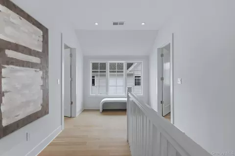 Entry Way - 4 Primrose Ln, Rye Brook, NY 10573 photo 2 of 3