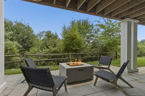 Exterior - 4 Primrose Ln, Rye Brook, NY 10573 photo 7 of 8