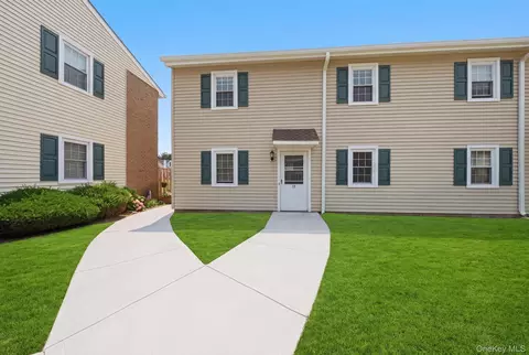 215 E Main St #10, East Islip, NY 11730