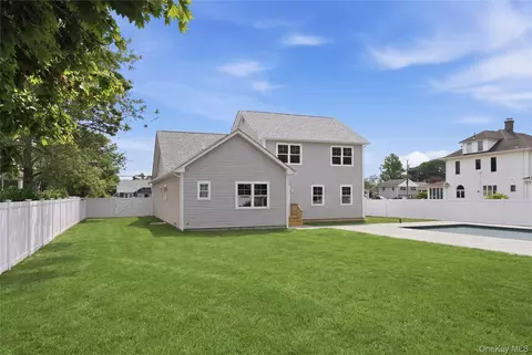 Exterior - 152 Jayne Ave, Patchogue, NY 11772 photo 7 of 8