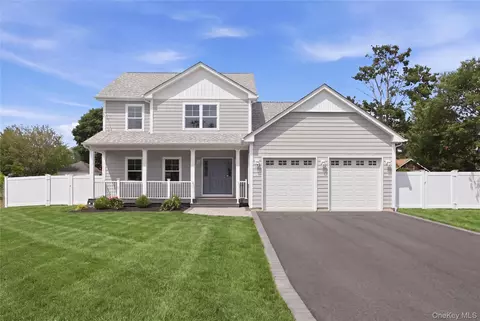 Exterior - 152 Jayne Ave, Patchogue, NY 11772 photo 1 of 8