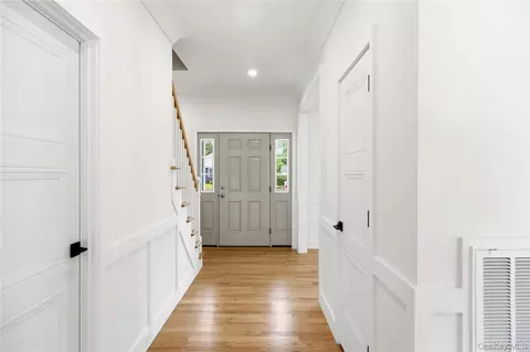 Entry Way - 152 Jayne Ave, Patchogue, NY 11772 photo 2 of 8