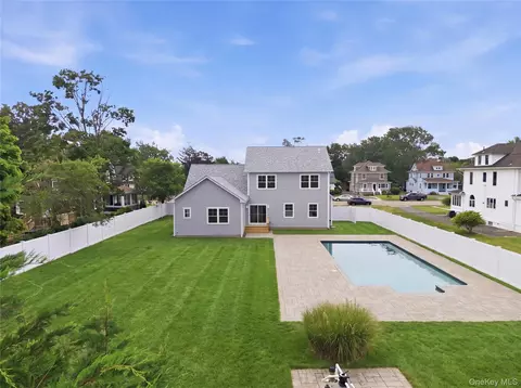 Exterior - 152 Jayne Ave, Patchogue, NY 11772 photo 6 of 8