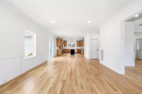 Living - 152 Jayne Ave, Patchogue, NY 11772 photo 7 of 7