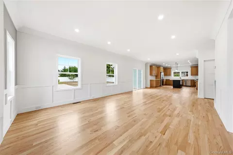 Living - 152 Jayne Ave, Patchogue, NY 11772 photo 6 of 7
