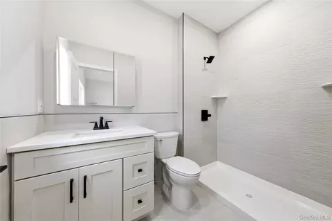 Bath - 152 Jayne Ave, Patchogue, NY 11772 photo 4 of 4