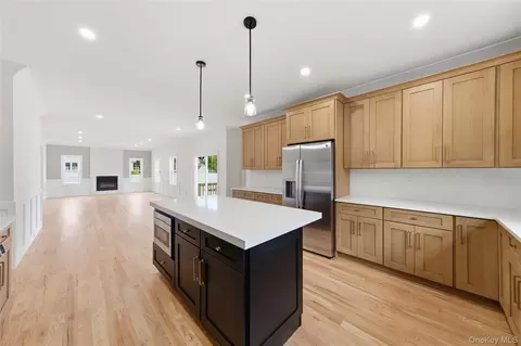 Entry Way - 152 Jayne Ave, Patchogue, NY 11772 photo 3 of 8