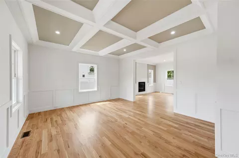 Living - 152 Jayne Ave, Patchogue, NY 11772 photo 2 of 7