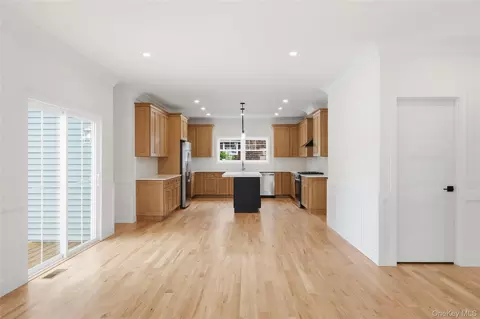 Living - 152 Jayne Ave, Patchogue, NY 11772 photo 5 of 7