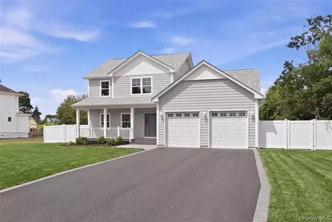 Exterior - 152 Jayne Ave, Patchogue, NY 11772 photo 2 of 8