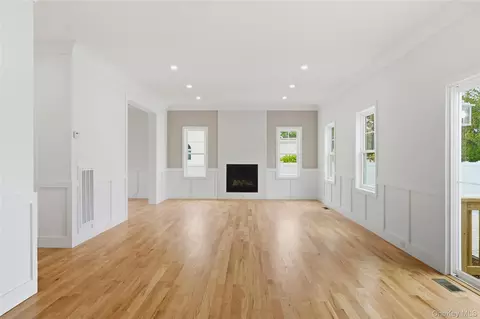 Living - 152 Jayne Ave, Patchogue, NY 11772 photo 3 of 7