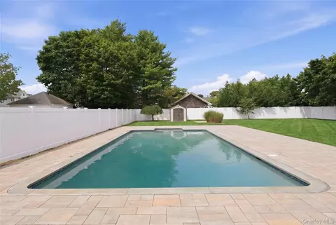 Exterior - 152 Jayne Ave, Patchogue, NY 11772 photo 4 of 8