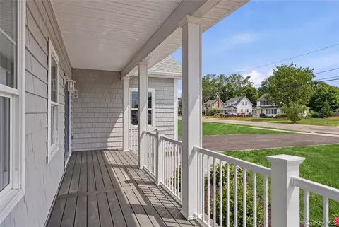 Exterior - 152 Jayne Ave, Patchogue, NY 11772 photo 3 of 8