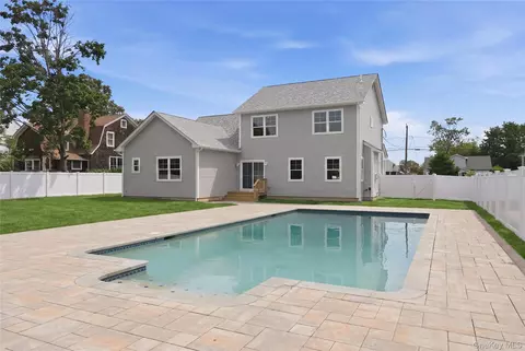 Exterior - 152 Jayne Ave, Patchogue, NY 11772 photo 5 of 8