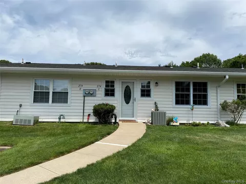 274 Berwick Ct #C, Ridge, NY 11961