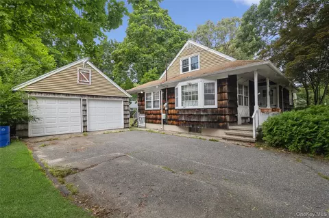46 Mcgaw Ave, Lake Grove, NY 11755