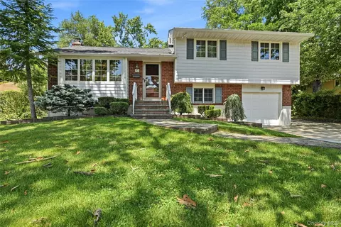 95 Miller Blvd, Syosset, NY 11791