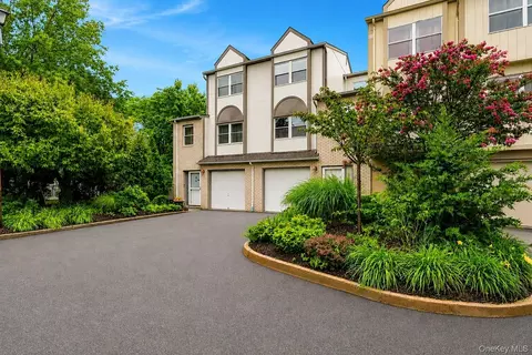 20 Milford Ct, Clarkstown, NY 10954