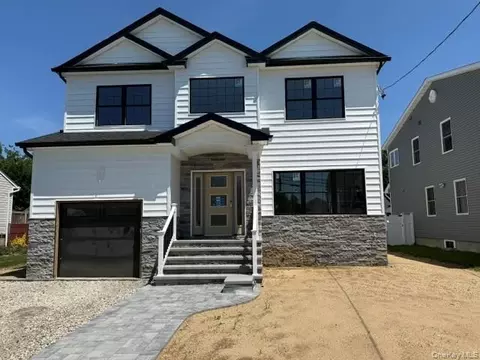 104 Maeder Ave, North Merrick, NY 11566