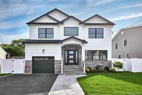 104 Maeder Ave, North Merrick, NY 11566
