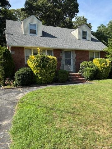 31 Lieper St, Huntington Station, NY 11746