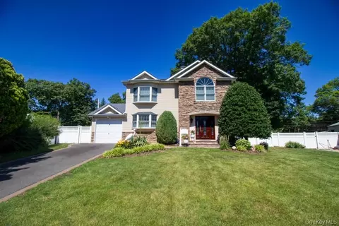 5 Hickory Ln, North Hempstead, NY 11577