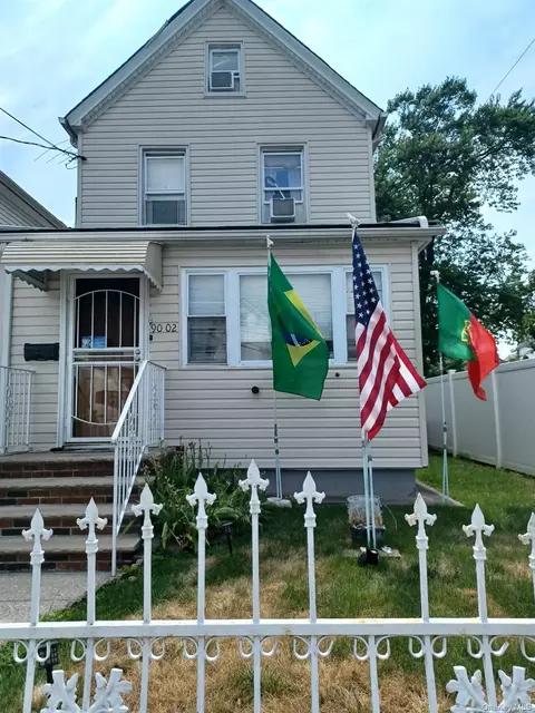 90-02 202nd St, Hollis, NY 11423