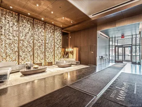 133-27 39th Ave #10A, Flushing, NY 11354