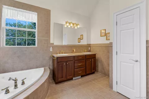 Bath - 723 Doctors Path Ests, Riverhead, NY 11901 photo 1 of 3