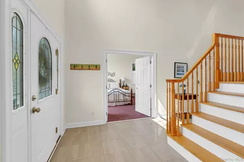 Entry Way - 723 Doctors Path Ests, Riverhead, NY 11901 photo 2 of 2