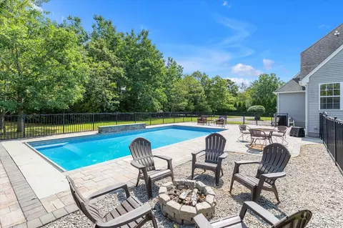 Exterior - 723 Doctors Path Ests, Riverhead, NY 11901 photo 4 of 7