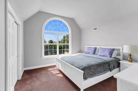 Bedroom - 723 Doctors Path Ests, Riverhead, NY 11901 photo 3 of 4