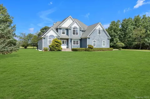 Exterior - 723 Doctors Path Ests, Riverhead, NY 11901 photo 7 of 7