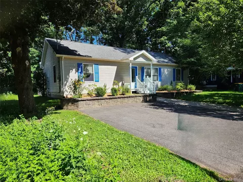 5 John St, Rosendale, NY 12472