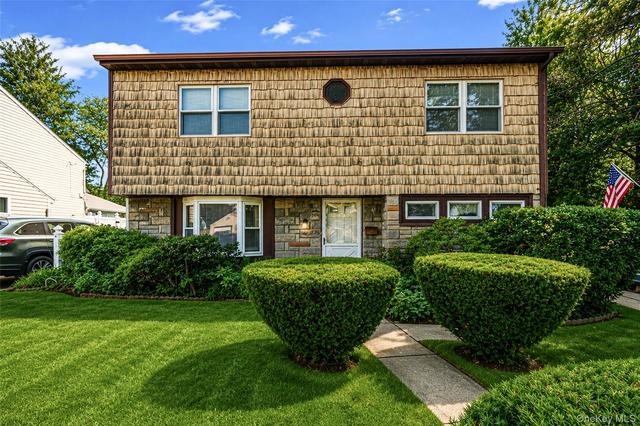2439 2nd St, East Meadow, NY 11554