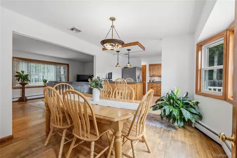 Dining - 371 Hewlett Ave, Patchogue, NY 11772 photo 3 of 3