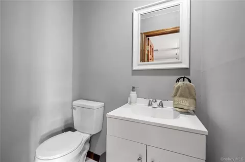 Bath - 371 Hewlett Ave, Patchogue, NY 11772 photo 3 of 3
