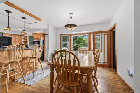 Dining - 371 Hewlett Ave, Patchogue, NY 11772 photo 2 of 3