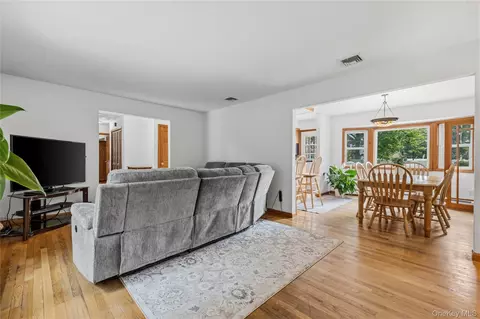 Living - 371 Hewlett Ave, Patchogue, NY 11772 photo 2 of 5