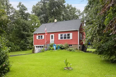 44 Somerset Ln, Putnam Valley, NY 10579